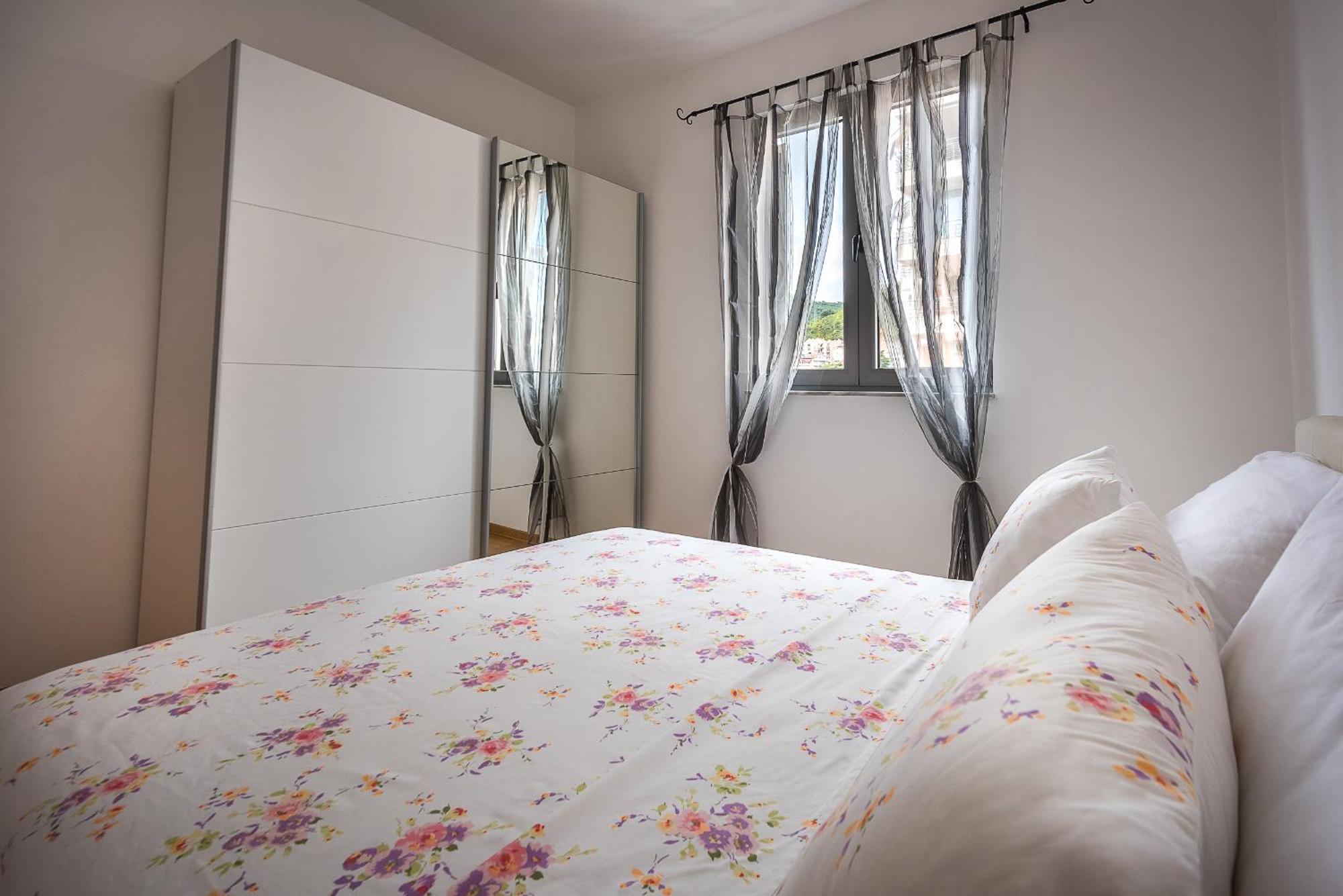 Apartments Montreal 부드바 외부 사진
